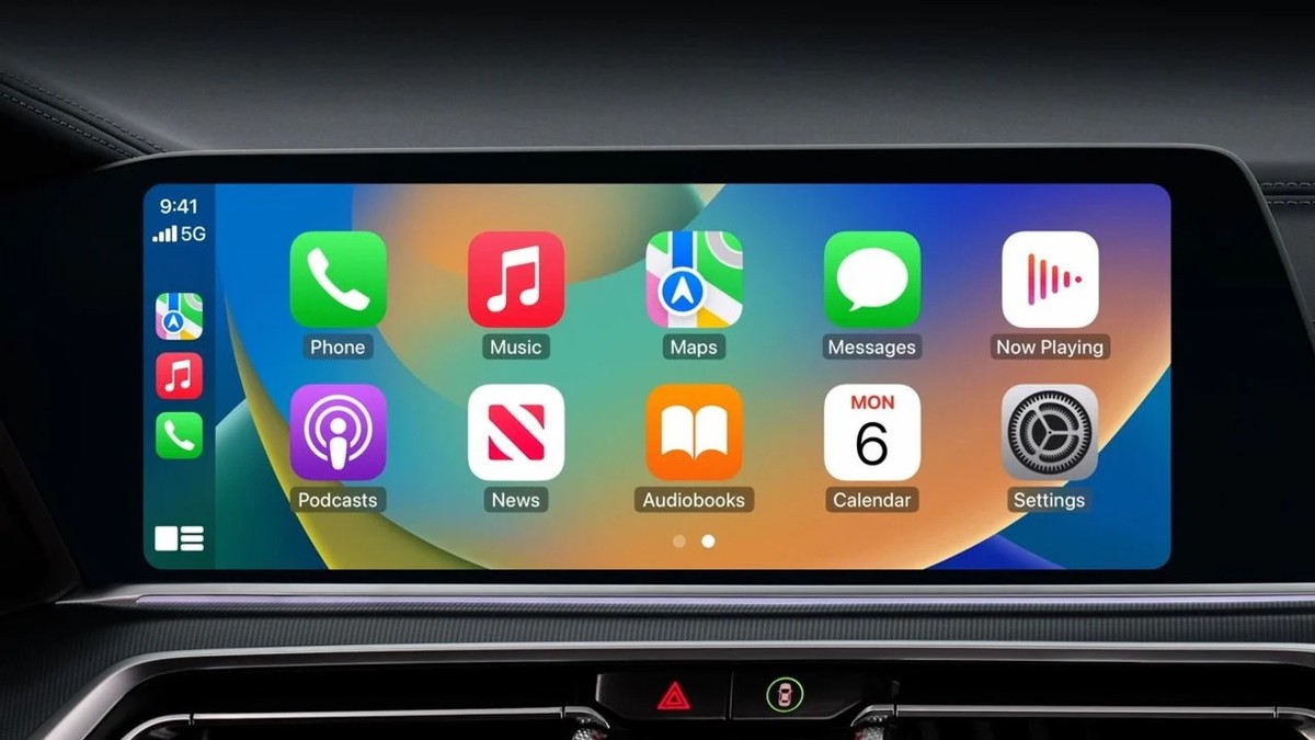 The home screen of CarPlay is focused on apps